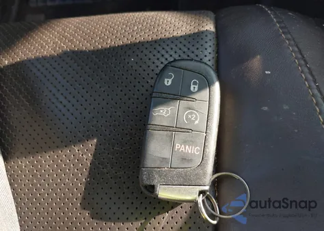 2015 Jeep Grand Cherokee Summit z USA, uszkodzony, nr VIN 1C4RJFJT2FC753472